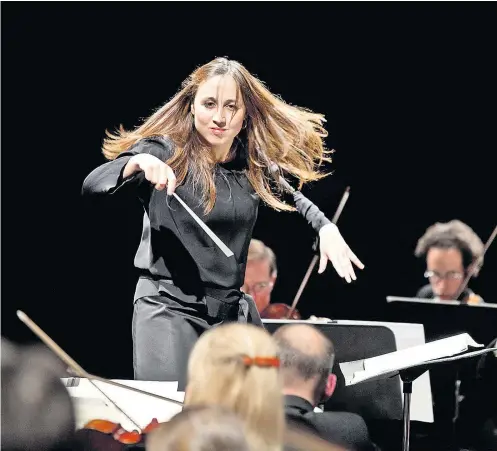  ?? Foto: © Dave Weiland ?? Das Eröffnungs­konzert Viva la Musica! dirigiert Joana Carneiro.