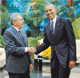  ?? DPA/ISMAEL FRANCISCO ?? Buenos vecinos. Hubo un cambio de retórica hacia Estados Unidos luego de la visita de Obama.