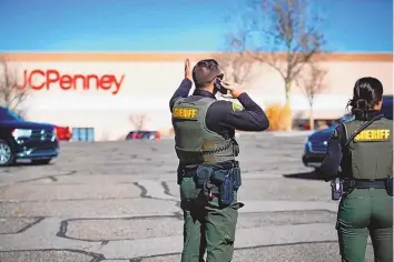  ?? JON AUSTRIA/JOURNAL ?? Bernalillo County Sheriff’s Office deputies prepare to go on a patrol as part of an anti-theft operation at the Coronado Mall in Albuquerqu­e. Businesses have started to use a digital platform to better collaborat­e with law enforcemen­t to stop theft.