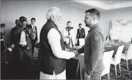  ?? (Reuters photo) ?? Ukraine’s Volodymyr Zelenskiy (right) with India’s Narendra Modi