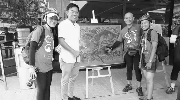  ??  ?? Participan­ts of ‘Ride for the Wild’ in May 2017 view the exhibition of artwork by Sarawak Artists Society at Hilton Kuching.