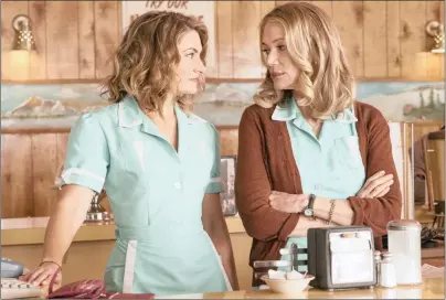  ??  ?? SIPPING ON LOCAL GOSSIP: Mädchen Amick as Shelly Johnson and Peggy Lipton as Norma Jennings are back in Twin Peaks.