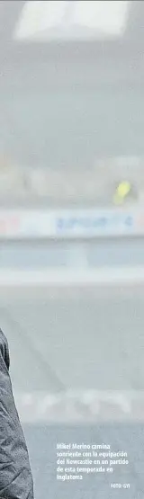  ?? FOTO: GYI ?? Mikel Merino camina sonriente con la equipación del Newcastle en un partido de esta temporada en Inglaterra