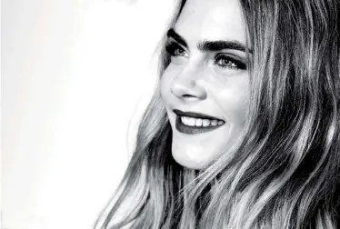  ??  ?? Cara Delevingne et sa ligne de sourcils bien fournie