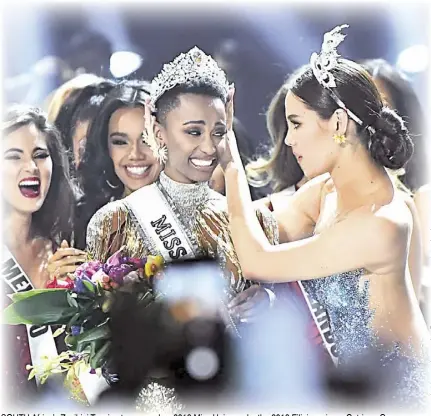  ?? AFP ?? SOUTH Africa’s Zozibini Tunzi gets crowned as 2019 Miss Universe by the 2018 Filipina winner Catriona Gray.