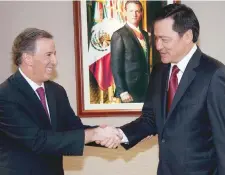  ??  ?? José Antonio Meade y Migue Ángel Osorio Chong eran dos de los nombres que más fuerte sonaban para encabezar el PRI rumbo a 2018.