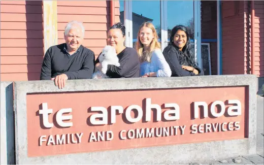  ??  ?? Bruce Maden, Marion Hales and Lulu, Ashleigh Cooper and Nakaylia Chetty.