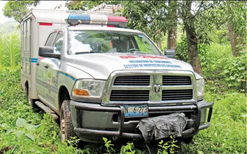  ??  ?? Despliegue ante delincuenc­ia. De acuerdo con la PNC, en Izalco se ha desplazado a miembros de la UTO, de la Policía Rural y se cuenta con apoyo de soldados, para combatir a las pandillas, pues es uno de los municipios más peligrosos de Sonsonate, debido a la migración de pandillero­s.