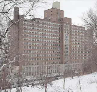  ?? FILES ?? The Montreal General Hospital will reduce the number of sitters it hires to monitor patients, notably those at risk of wandering or falling because of confusion and others who may interfere with their treatment.