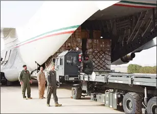  ?? KUNA photo ?? The arrival of a Kuwaiti military plane from China loaded with medical requisites.