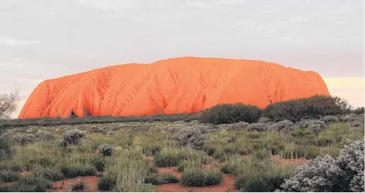  ?? PHOTOS: KERRIE WATERWORTH ?? Changing colours . . . The bright orange hue of Uluru at sunset.