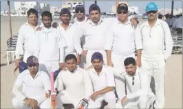  ??  ?? MSE players pose for a photo after their victory over Arabian Industries ‘B’.
ERNST & YOUNG WIN
