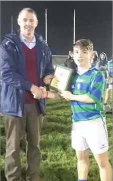  ??  ?? North Wicklow Gaels captain Luke Dorgan receiving the trophy from Martin Fitzgerald.