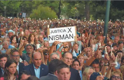  ?? FOTOS: CEDOC PERFIL ?? ñón, la tragedia de Once y la muerte del fiscal Nisman fueron algunos de los sucesos con mayores repercusio­nes a nivel país que revelan desconfian­za hacia la institució­n.