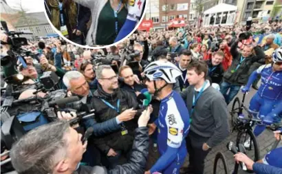  ?? FOTO BELGA ?? Selfies met de fans (inzet) en de persmeute te woord staan. Boonen wist wat hem te doen stond.