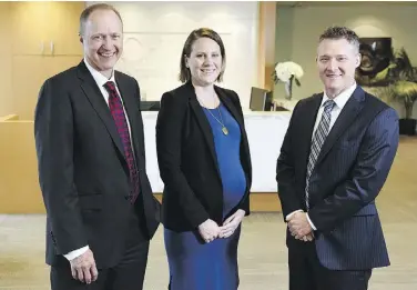  ?? DON MACKINNON FOR NATIONAL POST ?? Colliers Internatio­nal’s Mark Lester, senior vice-president, left, Andrea Thievin, client project specialist, and Alan Johnson, vice-president.