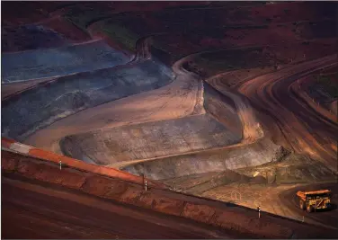  ?? (Bloomberg News (WPNS)) ?? A dump truck (lower right) carries mined iron ore at the terraces at Vale SA’s Brucutu mine in Barao de Cocais, Brazil.