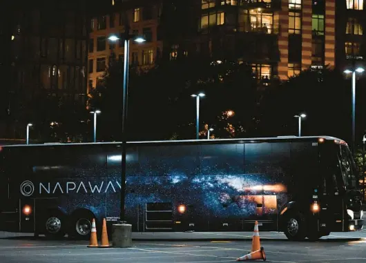  ?? KENNY HOLSTON/THE NEW YORK TIMES PHOTOS ?? The Napaway sleeper coach arrives in October at the pickup location in Washington, D.C., for an overnight trip to Nashville, Tennesee.