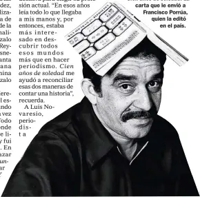  ??  ?? OBRA. García Márquez posa con la primera edición de Cien años de soledad. La carta que le envió a Francisco Porrúa, quien la editó en el país.