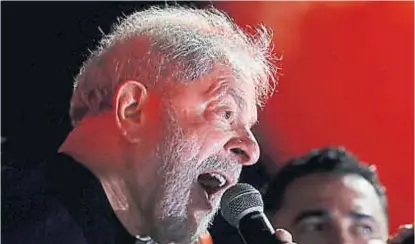  ?? (AP) ?? Lula se queda. “Soy ciudadano brasileño y tengo orgullo de ser brasileño”, aseguró. Por eso no va a huir, dijo.