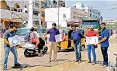  ??  ?? Residents and techies in Ameenpur hold a protest against poor roads on Tuesday.