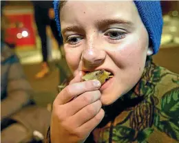  ?? PHOTO: WARWICK SMITH/STUFF ?? Jude Mccullough bites into a crispy pork spring roll.