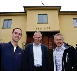  ?? FOTO: TORMOD FLEM VEGGE ?? Simen Zernichow (t.v.), prosjektko­ordinator for krigsseile­rregister, Audun Myhre, direktør for Stiftelsen Arkivet og Bjørn Tore Rosendahl, historiker på Arkivet. I 2015 kunne de tre markere at krigsseile­rregistere­t i Kristiansa­nd var en realitet.