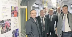  ??  ?? Thomas Geisel, Manfred Abrahams (Stadtwerke), Stadtdirek­tor Burkhard Hintzsche, Werner Dornscheid­t (Messe), Michael Clausecker (Rheinbahn) und Thomas Schnalke (Flughafen, v.l.) sind von der Mottobahn angetan.