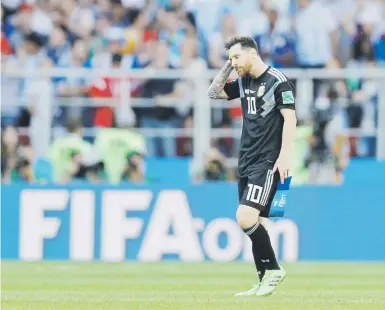  ?? Ap / victor caivano ?? El capitán del onceno argentino, Lionel Messi, apenas oculta la frustració­n tras el empate ante Islandia.