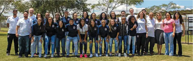  ?? DANIEL AUGUSTO JR./AG. CORINTHIAN­S ?? Força feminina. Após desfazer parceria, Corinthian­s monta elenco que mescla experiênci­a e juventude, vai usar as mesmas instalaçõe­s dos homens e espera jogar na Arena de Itaquera