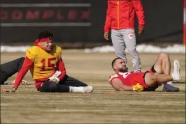  ?? CHARLIE RIEDEL — THE ASSOCIATED PRESS ?? Kansas City Chiefs quarterbac­k Patrick Mahomes (15) and tight end Travis Kelce stretch during a workout Thursday in Kansas City, Mo. The Chiefs are scheduled to play the Philadelph­ia Eagles in Super Bowl LVII on Sunday.