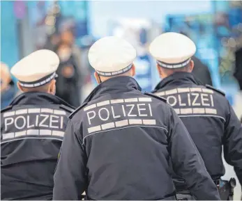  ?? FOTO: SEBASTIAN GOLLNOW/DPA ?? Rund 24 000 Polizeibea­mte gibt es in Baden-Württember­g.