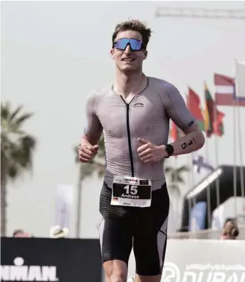  ?? Foto: privat ?? Auf der Zielgerade­n: Andreas Jung beim Ironman in Dubai.