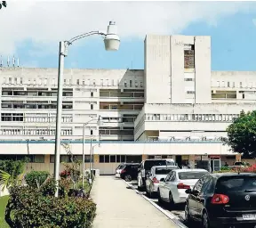  ?? CHRISTOPHE­R THOMAS ?? The Cornwall Regional Hospital building.