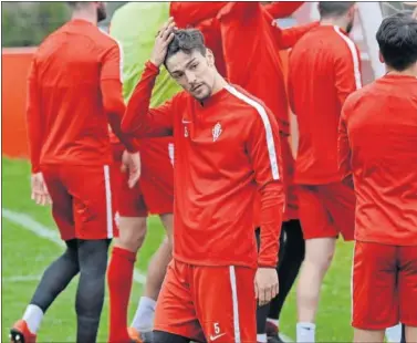  ??  ?? PREPARADO. Federico Barba, en un entrenamie­nto reciente del Sporting.