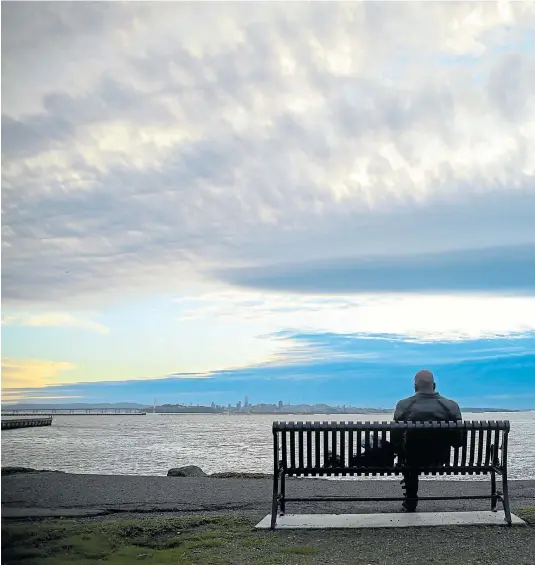  ?? RAY CHAVEZ/STAFF ?? Yuvi Panda, of Berkeley, contemplat­es the view at Cesar Chavez Park in Berkeley.