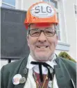  ??  ?? Auch mit SLG-Bauhelm der SZ macht Karl Brugger eine gute Figur.