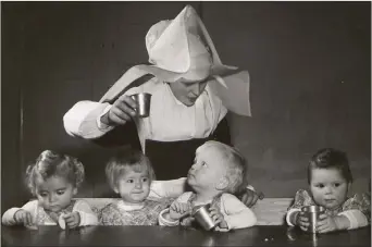  ?? ?? Gisèle (left) and Walter Beausert (second from right) at a postwar center for displaced children