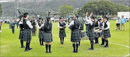  ?? Picture: SUPPLIED ?? IN UNISON: St Andrew’s College pipe band took part in the Knysna Celtic Festival over the past weekend