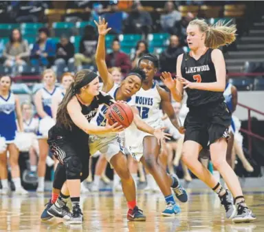  ?? Andy Cross, The Denver Post ?? Hannah Renstrom tries to pass the ball to teammate Camilla Emsbo during Lakewood’s game against Grandview for the Class 5A championsh­ip last March at the Denver Coliseum. Grandview won 61-32.
