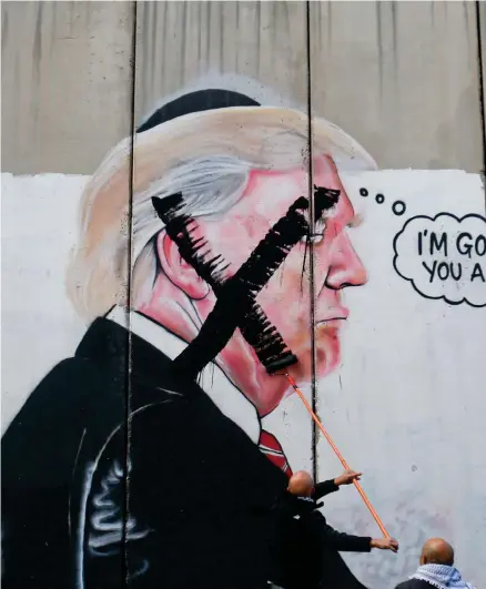  ??  ?? PROTEST. Donald Trumps beslut att flytta USA:S ambassad till Jerusalem har lett till demonstrat­ioner.