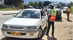  ?? — Picture : Tinai Nyadzayo ?? The Zimbabwe Republic Police the Zimbabwe National Roads Authority (Zinara) is on a blitz to fish out unregister­ed vehicles across the province. The police is on record saying criminals often use unregister­ed vehicles in commiting crimes.