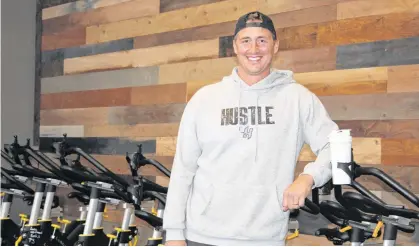  ?? KRISTIN GARDINER ?? Before the pandemic, Aaron Dawson said that Hustle Athletic Training could expect to see between 20 and 30 new members over the holidays. The past two years, though, Dawson said the new year spike in membership has dropped to between five and 10 new members.