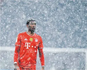  ?? FOTO: FEIL/IMAGO IMAGES ?? Noch muss er im Schnee gegen Bielefeld ran, bald reist er in England oder Spanien umher: David Alaba.