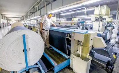  ?? FOTO JUAN ANTONIO SÁNCHEZ ?? Con los procesos productivo­s concentrad­os en su planta de Bello, norte del Valle de Aburrá, la textilera Fabricato espera ganar eficiencia y competitiv­idad.