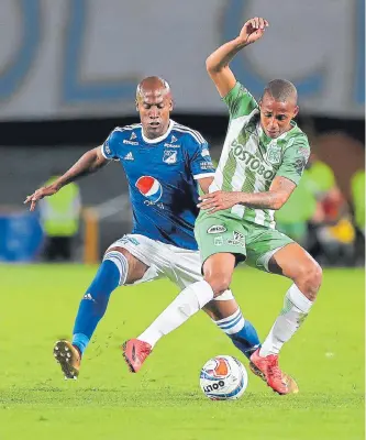  ?? ARCHIVO EFE ?? Felipe Banguero (i) y Jeison Lucumí (d) en el Torneo Fox disputado el año anterior en El Campín.