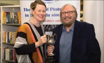  ??  ?? John Butler presents Yvonne Ellen with the Creggan trophy.