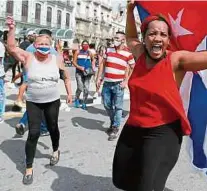  ?? EFE ?? Personas de diferentes zonas de La Habana y otras regiones se han concentrad­o para protestar en contra del Gobierno.