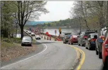  ?? TONY ADAMIS — DAILY FREEMAN ?? Traffic is stopped for one-traffic on the Ashokan Reservoir dividing weir bridge, Olive, N.Y., on April 29, 2017.