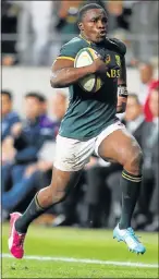  ?? Picture: GALLO IMAGES ?? FULL SPEED: Springbok flyer Lwazi Mvovo heads for the tryline against Scotland at Nelson Mandela Bay Stadium